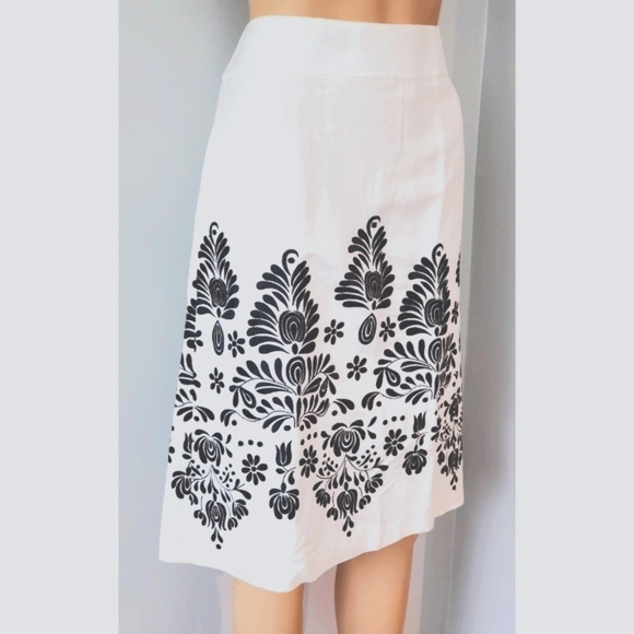 Loft White Black Embroidered Linen Skirt  Size 8 - Picture 3 of 8
